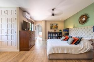 Luxury Villa - Sleeps up to 8 & Infinity Pool