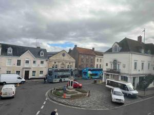 Town centre apartment with parking