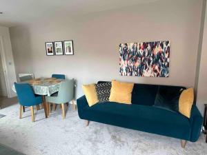 Town centre apartment with parking