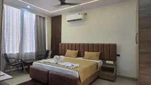 G8 Hotel - Kharar