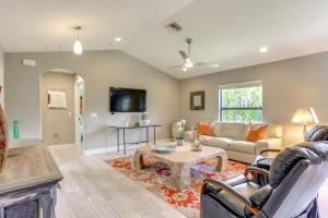 Jupiter Cottage with Patio, Gas Grill and Fire Pit!