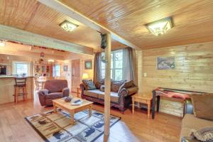 Just Fur Relaxin Sevierville Cabin w Hot Tub!