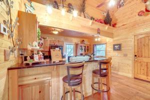 Just Fur Relaxin Sevierville Cabin w Hot Tub!