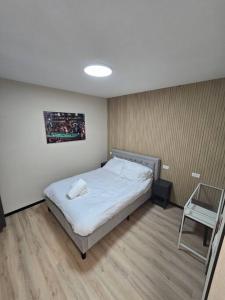 Ryo 23 דירת נופש עם ג'קוזי 2 דקות מטיילת בת ים - 3-star hotels in Bat Yam