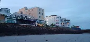 码头地铁酒店 - 圣赫利尔泽西