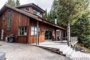 Aslundur Lakefront Villa