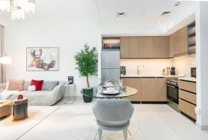 Iconic 1BR l Boulevard View l Walk to Dubai Mall