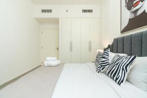 Iconic 1BR l Boulevard View l Walk to Dubai Mall