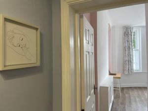 Bright apartment, stunning garden, sea 5min walk