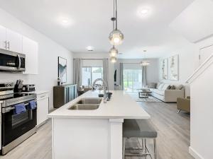 6BR Oasis w Pool, BBQ and Nintendo - Near Disney