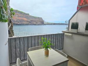 Relax Beachfront Vistas al Mar Studio in Tenerife