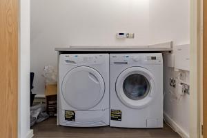 Luxurious 2 Bed House near Birmingham