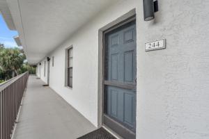 Enit Unit -Close to Elevator and Pool Views