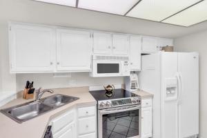 Enit Unit -Close to Elevator and Pool Views