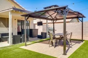 4 Mi to State Farm Stadium Avondale Home with Patio - 埃文代尔