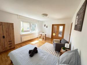 8 Einzelbetten Böblingen I 6 Schlafzimmer I 2 sep Ebenen I 2 Bäder, 2 sep WC I Messe, A81 I Monteure, Teams