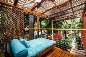 Lush Jungle Paradise - Walk to Beach