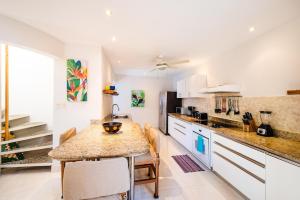 Lush Jungle Paradise - Walk to Beach