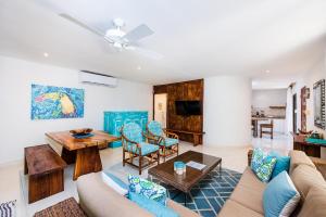 Lush Jungle Paradise - Walk to Beach