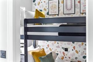 The Ultimate Hangout 4BR Modern House with Garden