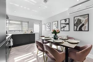 The Ultimate Hangout 4BR Modern House with Garden