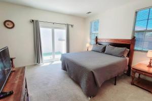 Splendid Vacation Home! Pool, Spa, 2 masters!