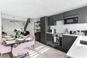 The Ultimate Hangout 4BR Modern House with Garden - Enfield Lock