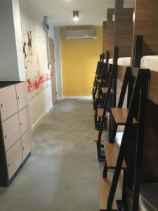 Giường Tầng Trong Phòng Ngủ Tập Thể Cho Nam Và Nữ (Bunk Bed in Mixed Dormitory Room)