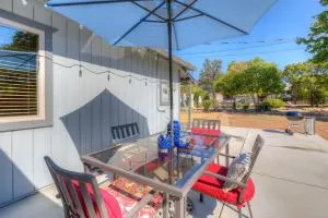 Country Charm Cottage - Gridley