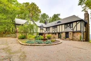 Hot Tub and Mtn Views Expansive Hazleton Retreat - West Hazleton