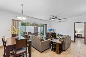 3 Bd Condo Pool Great Location