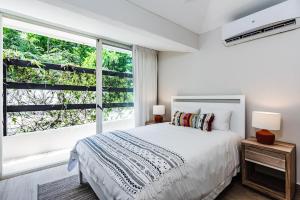 Barefoot Beachfront, Pool, Surf & Private Casita