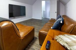 3 Bedroom House 5 Min Walk to Square