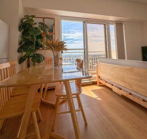 Spacious 1BR with Sunset view at The Celandine
