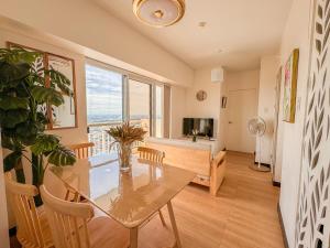 Spacious 1BR with Sunset view at The Celandine