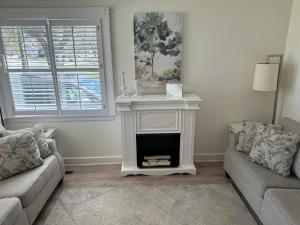 Cozy Neutral Farmhouse, Coffee provided, Relaxation optional - 3hvězdičkové hotely ve městě Muskegon