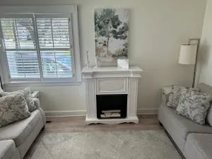 Cozy Neutral Farmhouse, Coffee provided, Relaxation optional - Уайтхолл