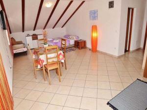 Apartments Dragica - One Bedroom Apartment with Balcony and Sea View B