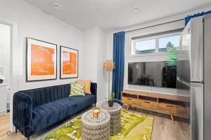 Jungle House, AirCon, Sleeps 8, Near WEM & DT!