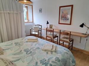 Holiday home, Plounévez-Lochrist