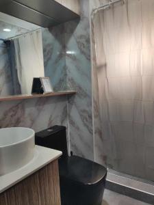 Cozy Studio Unit near Manila Airport With Swimming Pool, Full Kitchen 7A