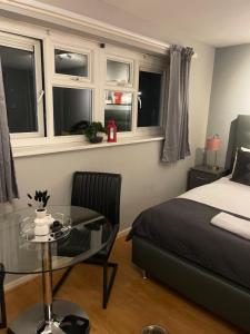 Spacious and Stylish 5 Bed Gem with Private Parking perfect for Large groups and Families