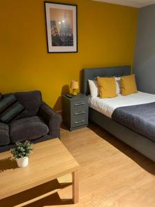 Spacious and Stylish 5 Bed Gem with Private Parking perfect for Large groups and Families