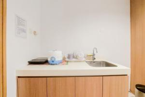 Best Deal and Homey Studio Apartment Tree Park City Cikokol By Travelio