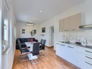 Holiday house Chill out Loborika - Two Bedroom Holiday Home with Terrace