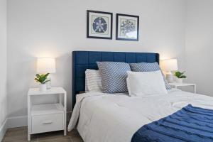 New! Few minutes to Downtown, 10 to the Beach!