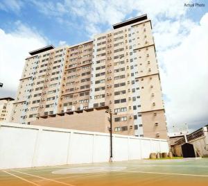 Persimmon Studios Tower 3 with pool