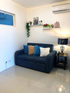 Next to SM Mall, Modern 1BR with Balcony & Pool