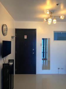 Next to SM Mall, Modern 1BR with Balcony & Pool