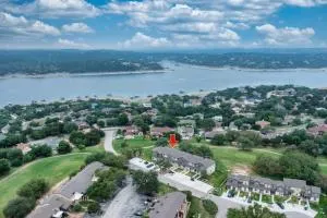 Quirky lakeside home on a golf course - Lago Vista